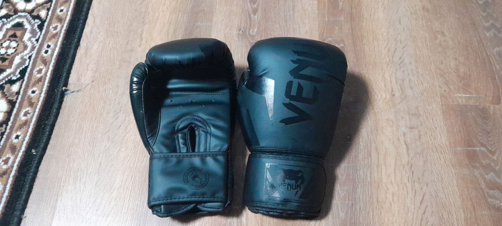 Новые перчатки боксёрские