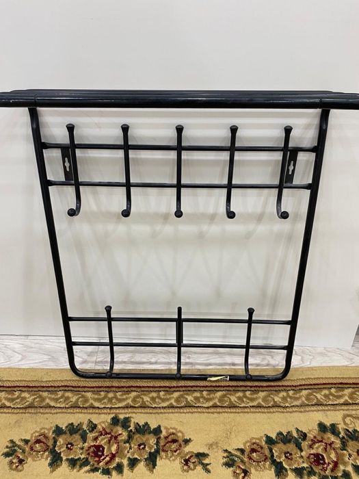 Продается вешалка 8 000