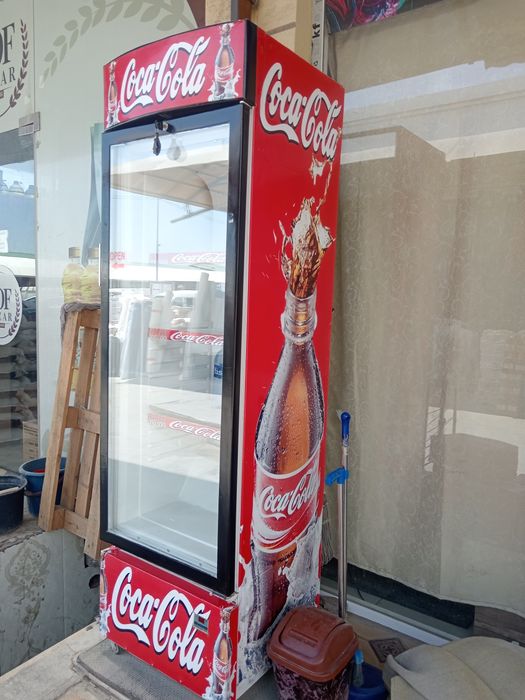 Продам Холодилник Ветрина
