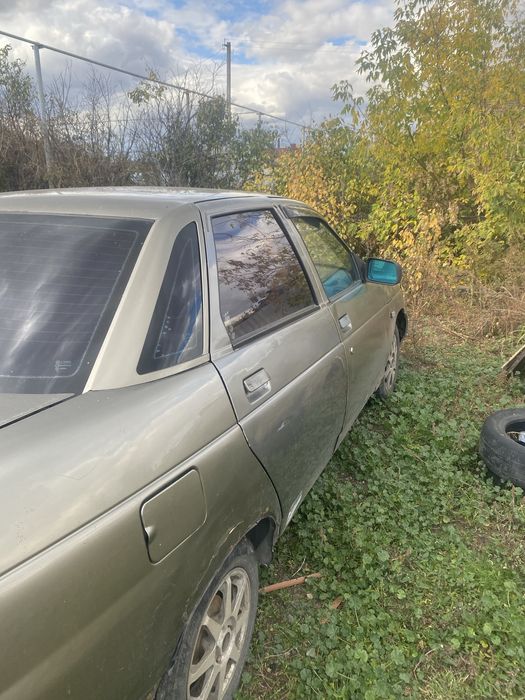 ………машина ваз 2110.