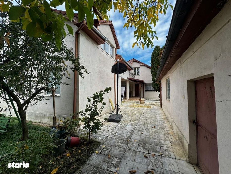 Casa spatioasa cu mansarda  zona Titulescu