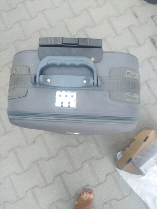 Текстилен сив куфар