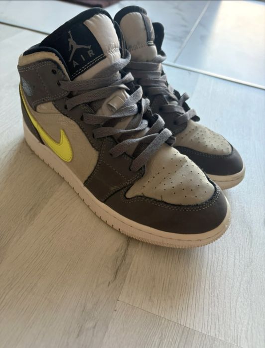 Air jordan 1 mid “Gun Smoke Volt” ediție limitată