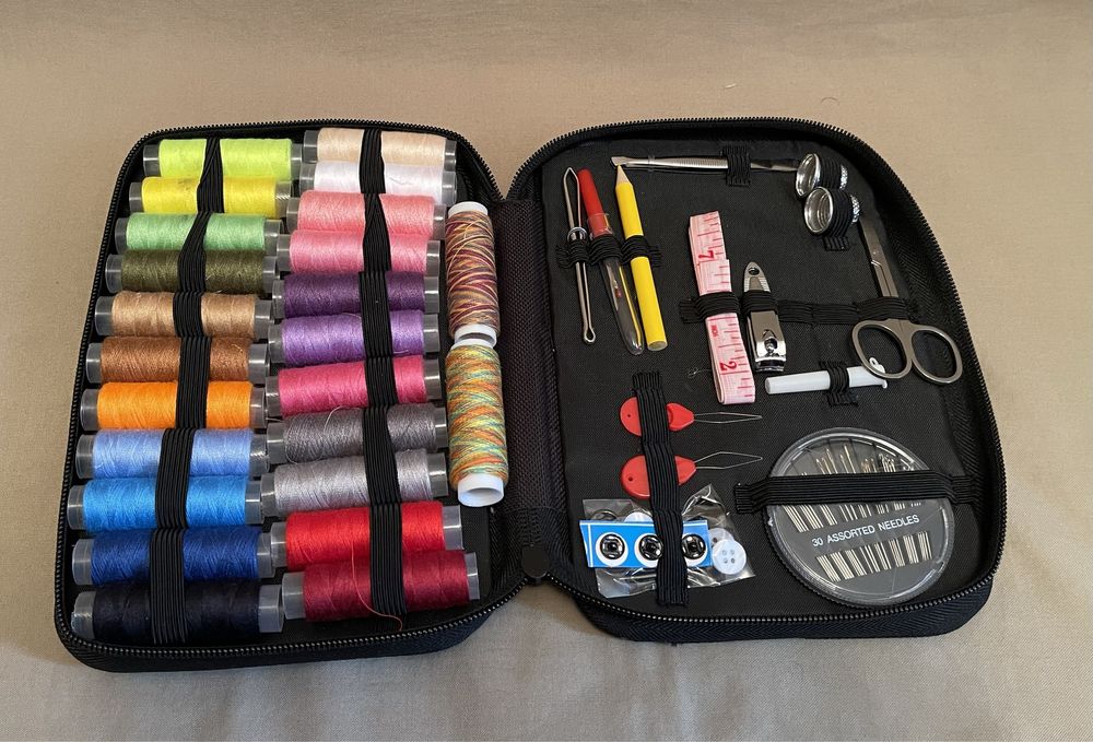 Набор для шитья (нитки, иголки)
