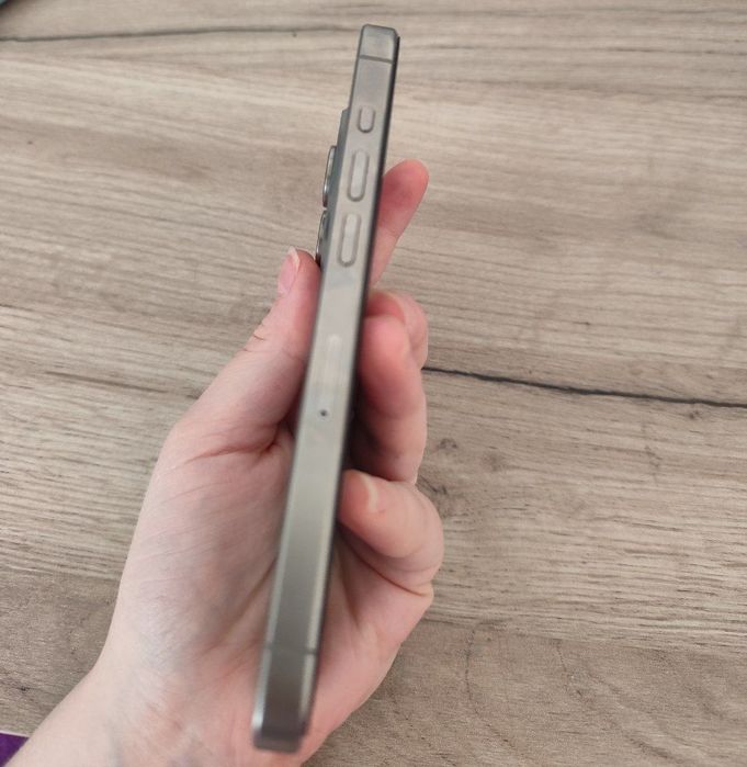 Продам IPhone 15 pro б/у