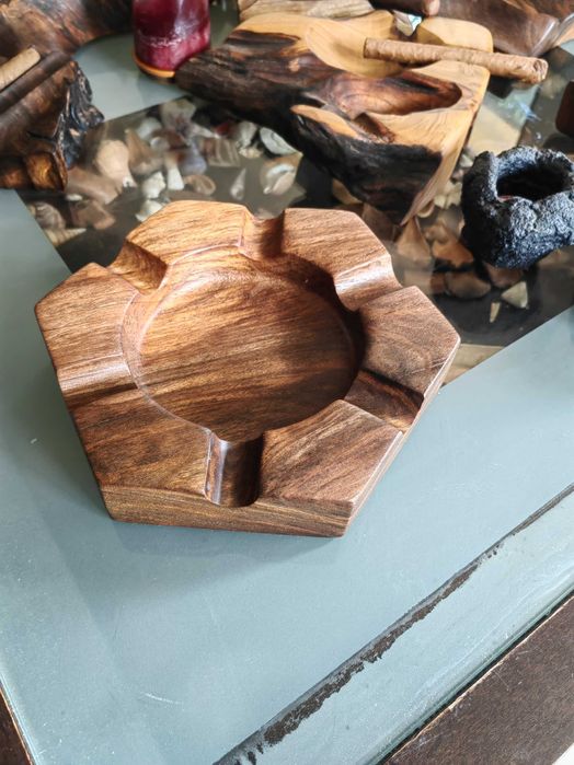 Арт пепелник за пури от орех