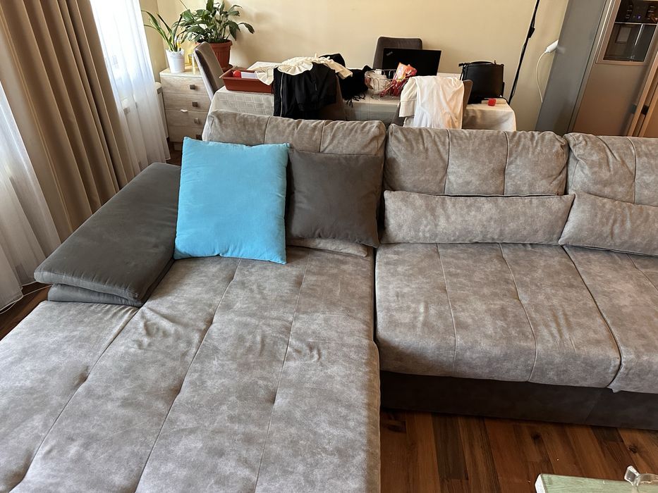 Разтегателен диван за дневна