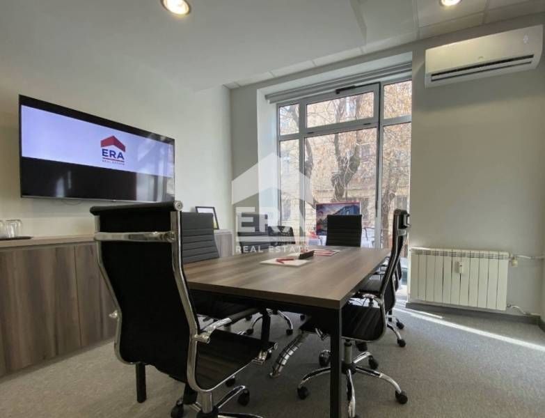 Дава се под наем Магазин в София, Център - 97 кв.м за 1695.24 € - Снимка #1