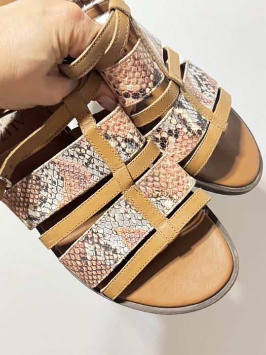 Vand sandale piele