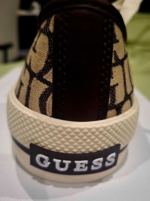 Дамски кецове Guess