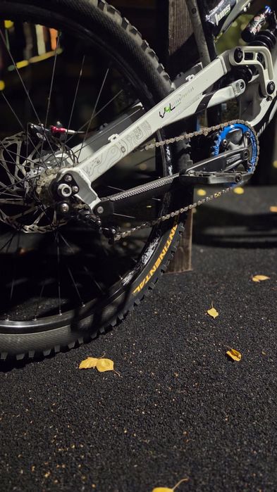 Bicicleta downhill yt tues