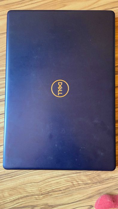 Продавам Dell Inspiron i7-1065G7 15 5000