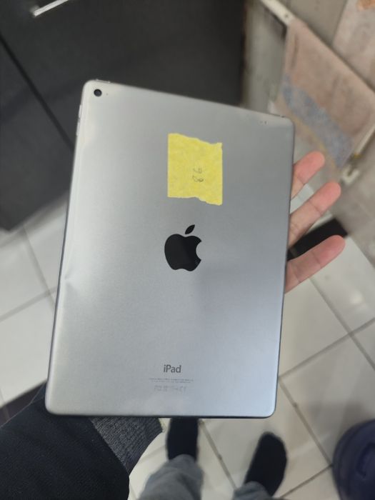 ipad Air 2 .  pamet 128. ios 15.8.7