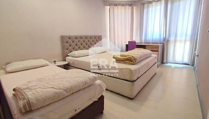 Луксозна къща с футболно игрище и СПА зона в с. Покровник