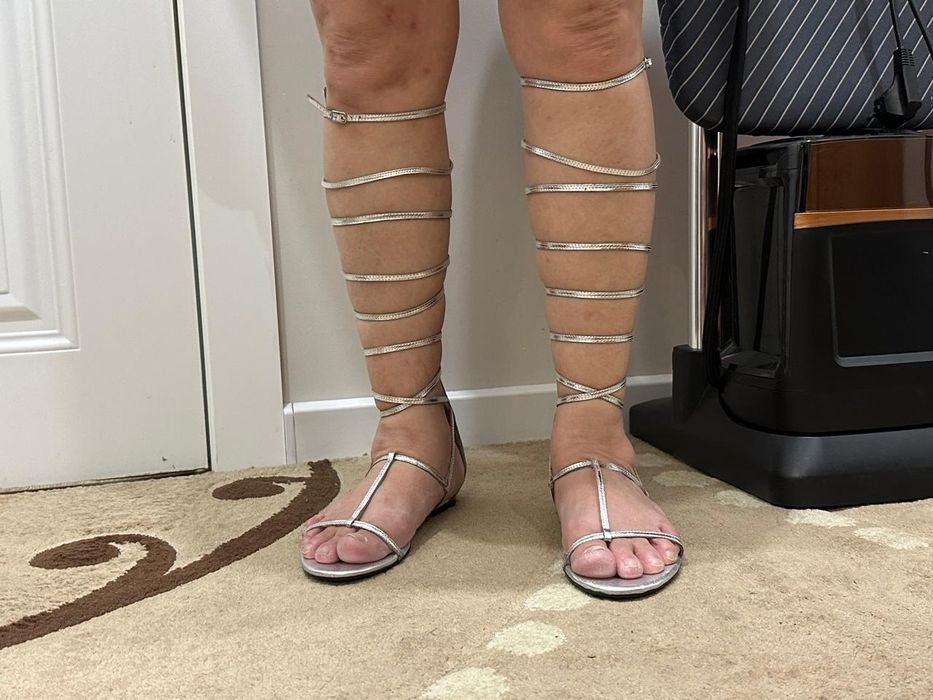 Сапоги разные , новые