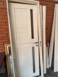 Продам межкомнатные двери с коробом и всеми мех. по  25000 тенге