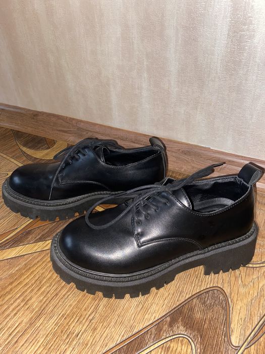 Продам классическую обувь