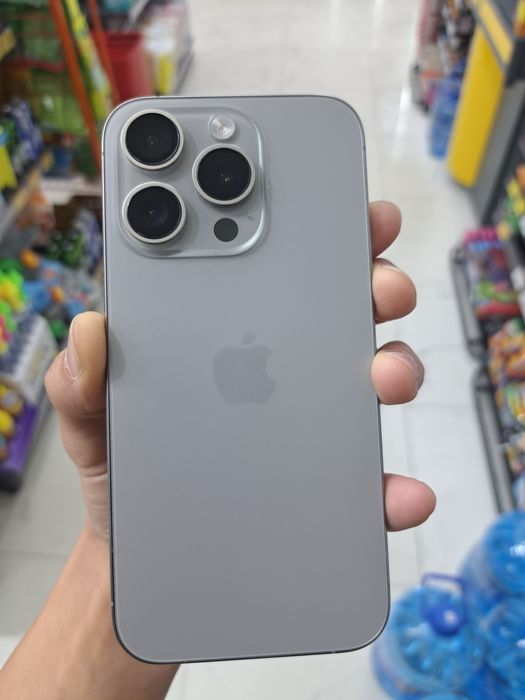 Iphone 15 Pro natural titanium