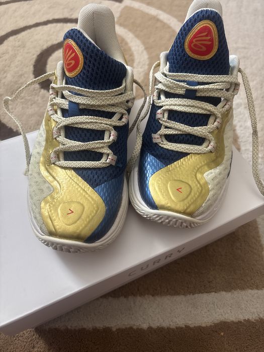 Adidasi  baschet curry 11