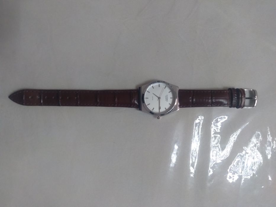 Casio brendining Casio MTP-V002L klassik analog kvarts soati.