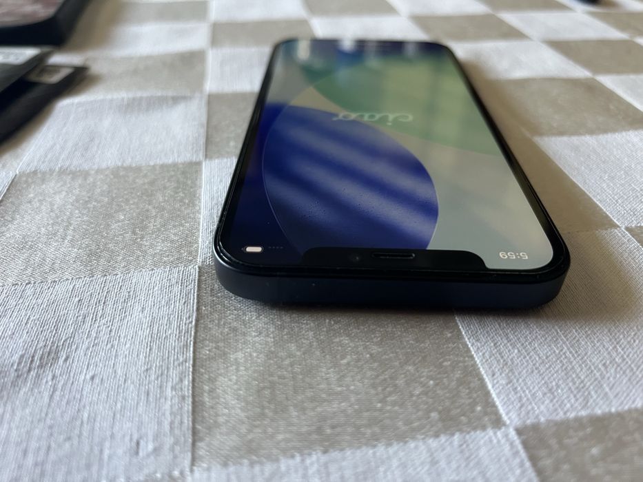 Продавам iphone 12