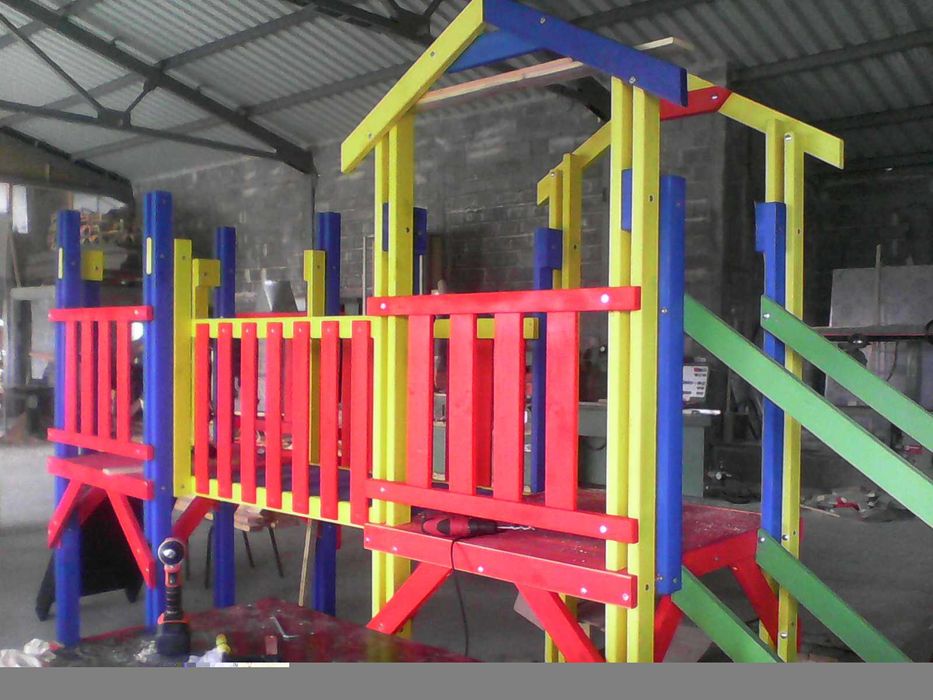 Оборудване за детски площадки и детски градини с екологични бои