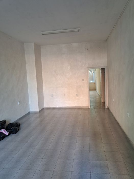 Дава се под наем Магазин в Асеновград - 60 кв.м за 255 € - Снимка #9