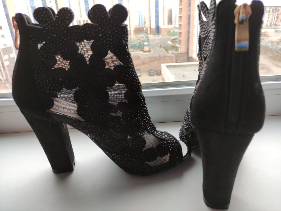 Нарядные ботильоны 38-39 размер