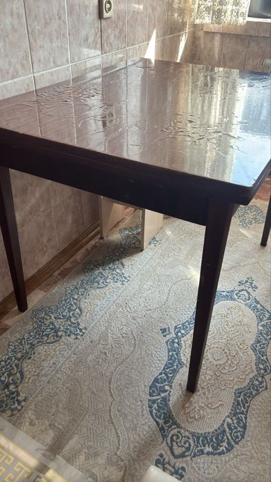 Продам стол                    .