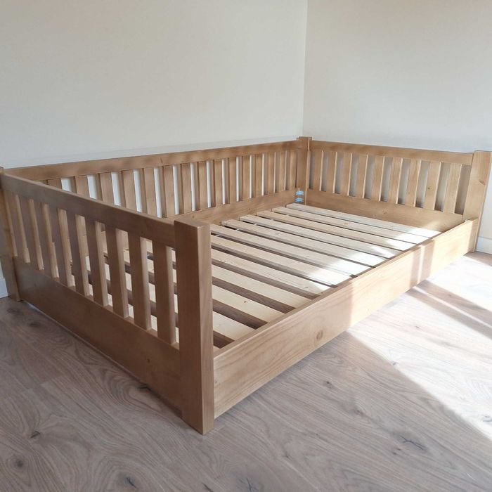 TRANSPORT GRATUIT.Pat din lemn masiv.Cod 221