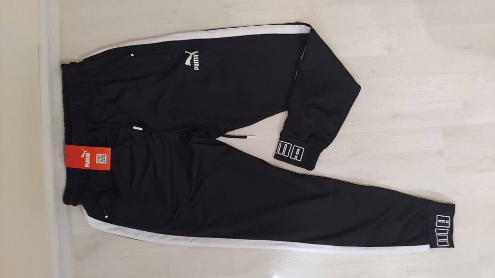 Vand pantaloni Nike si Adidas.