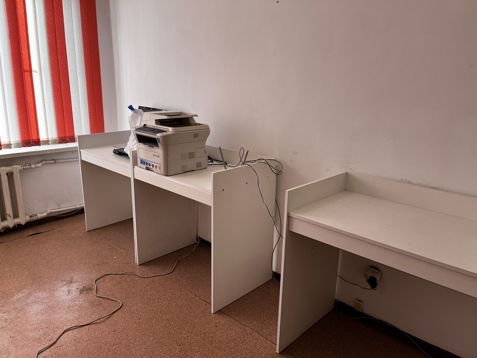 Рабочий офисный стол