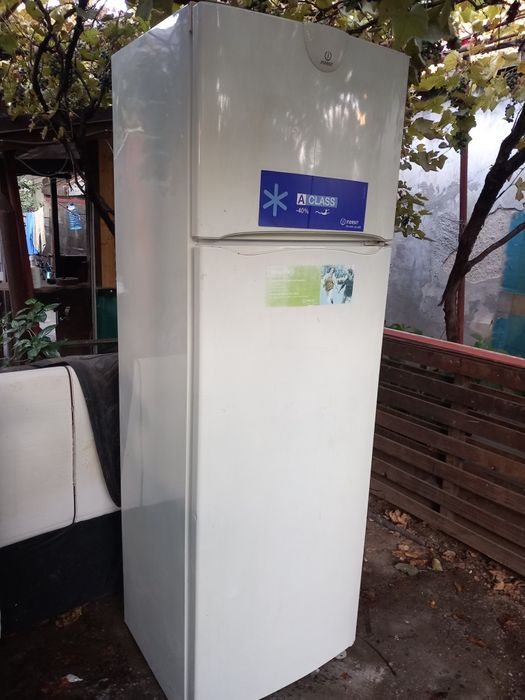 Vand  frigider indesit