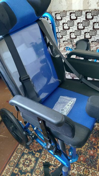 Продам инвалидную коляску новая