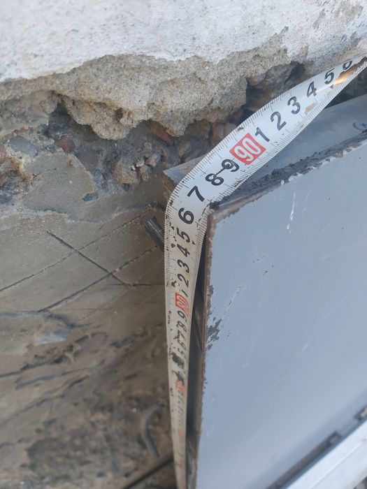 Продам металлическую дверь.