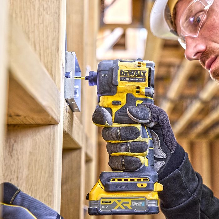 Новият Ударен Импакт / Винтоверт DeWALT DCF870N 18V