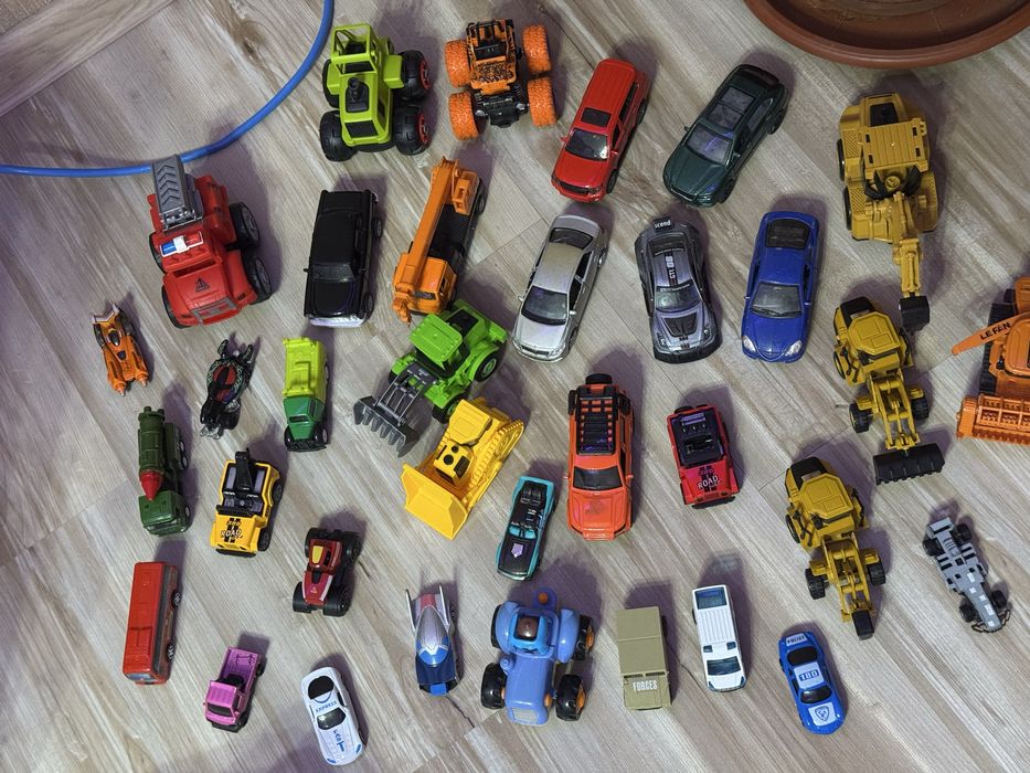 Продам пакет машинок