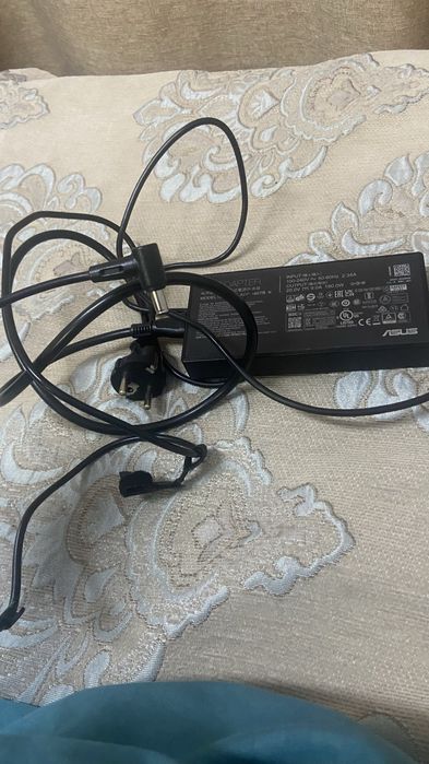 зарядка асус в отличном состоянии