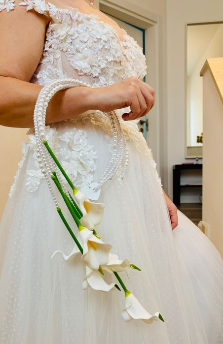 Buchet mireasa din flori calla si perle alb