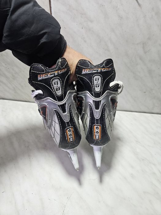 Patine 1123 hochei hockey CCM marime  32,5 ( 20,9  cm)