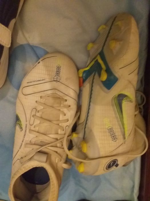 Vănd adidași mărimi diferite .