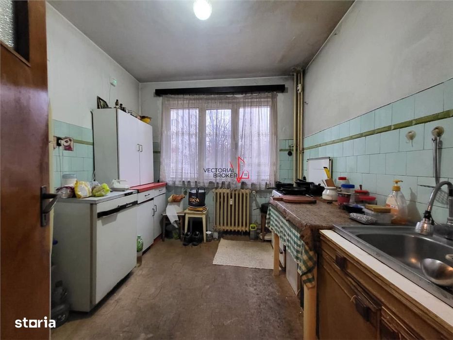 La 2 Pasi De Metrou   Apartament 3 Camere  Etaj 1