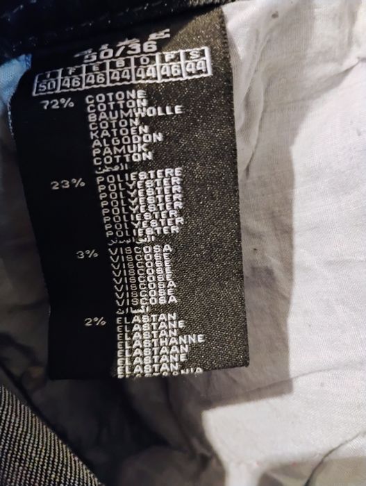 Дънково яке с дънкови гащи.