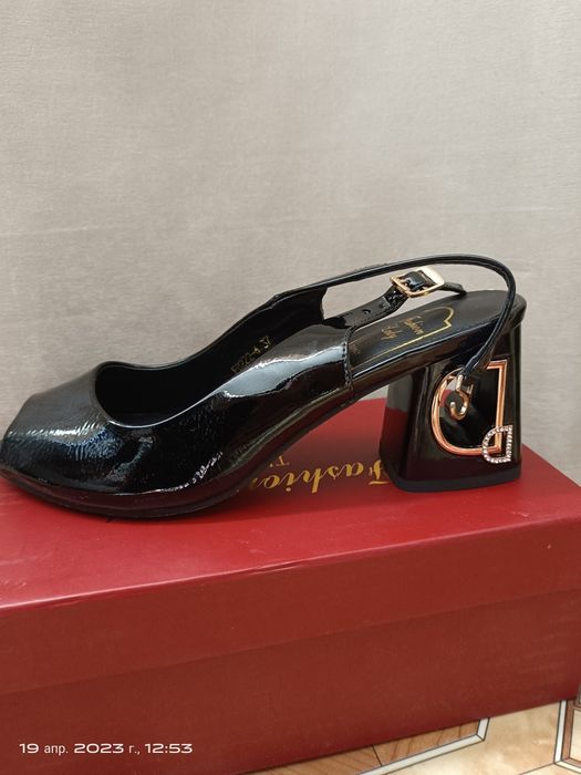 Продаю туфли новые