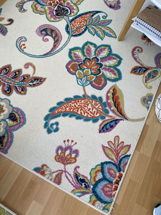 Covor camera zi bej cu verde