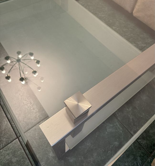 Стъклена холна маса