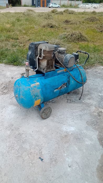 Срочно компрессор продам
