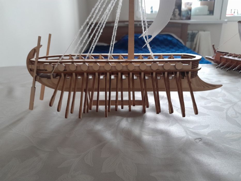 Деревянный парусник сувенир