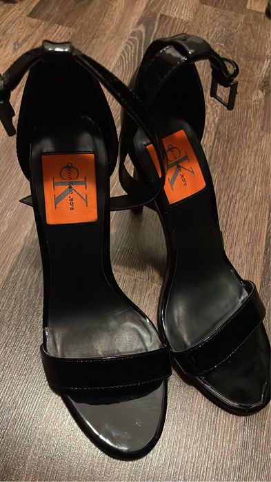 Sandalute ck impecabile