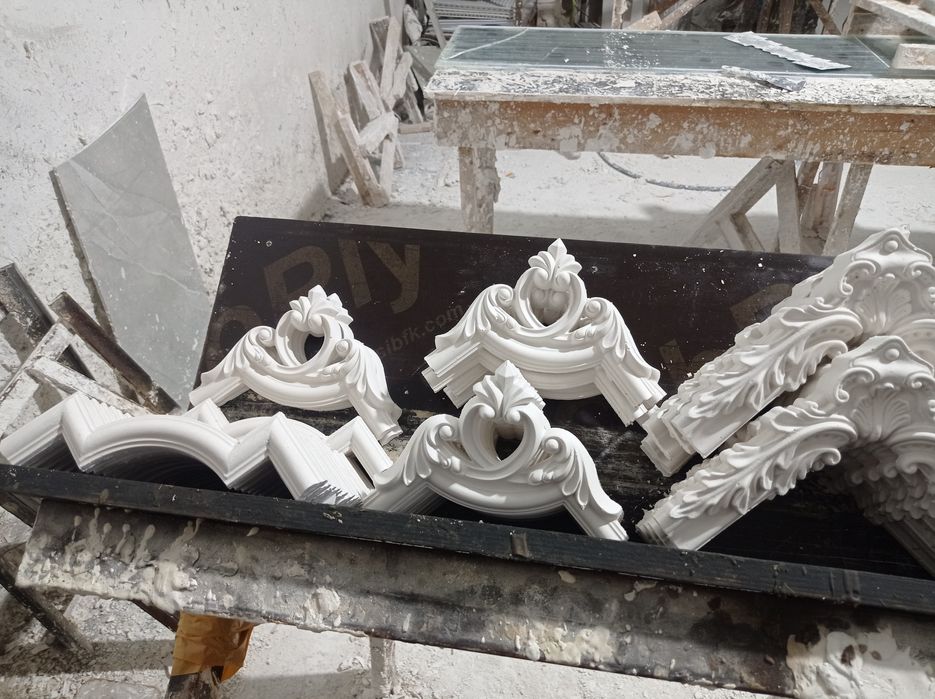 Молдинги из гипса